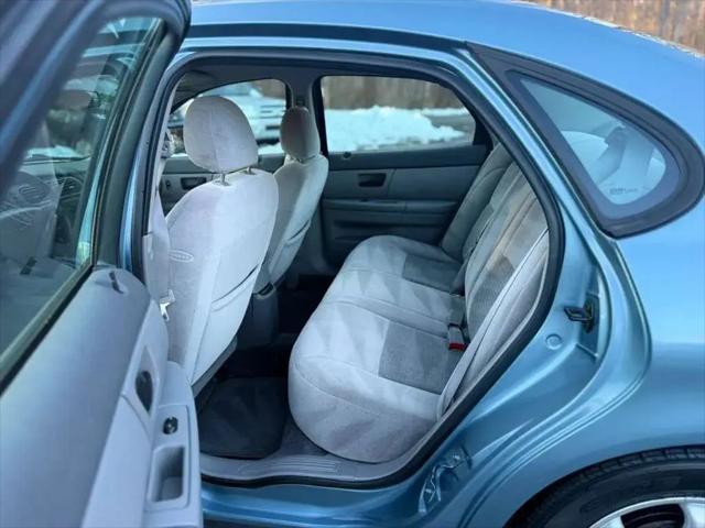 2005 Ford Taurus SE