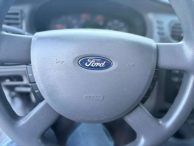2005 Ford Taurus SE