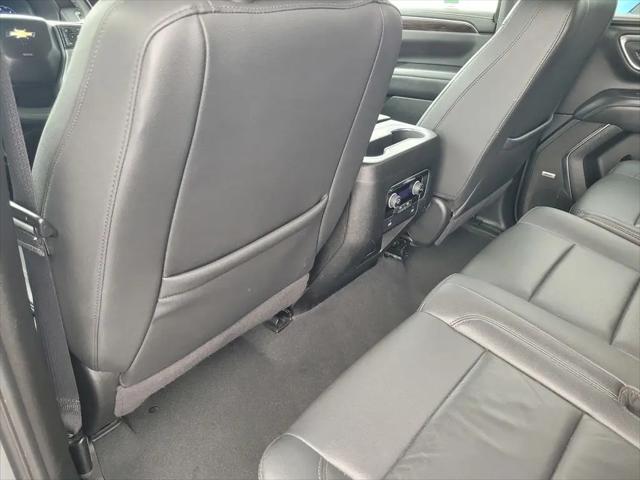 2024 Chevrolet Suburban 4WD LT