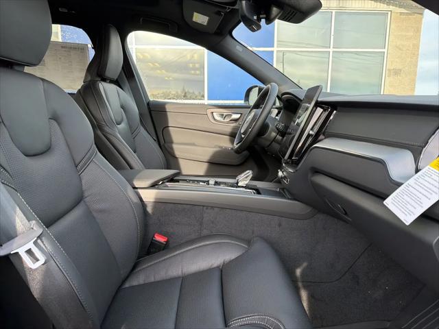 2026 Volvo XC60 B5 Ultra Black Edition