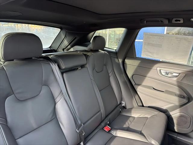 2026 Volvo XC60 B5 Ultra Black Edition