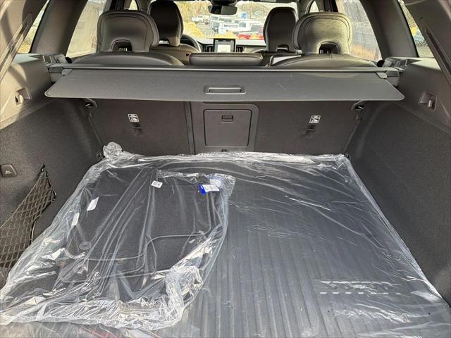 2026 Volvo XC60 B5 Ultra Black Edition