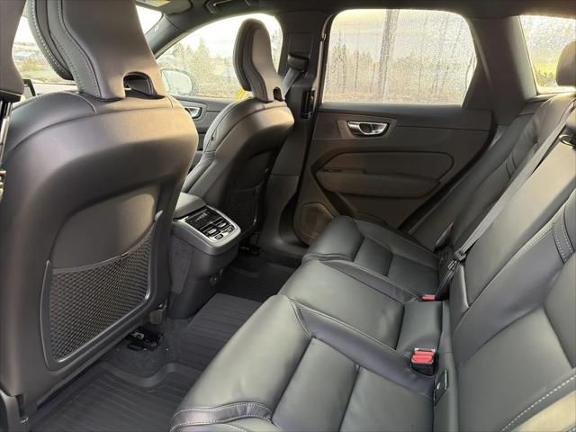 2026 Volvo XC60 B5 Ultra Black Edition