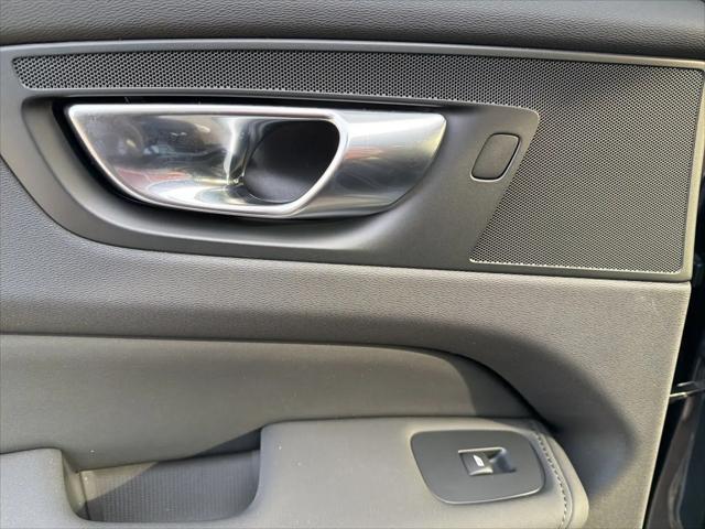 2026 Volvo XC60 B5 Ultra Black Edition