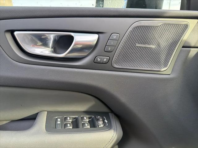2026 Volvo XC60 B5 Ultra Black Edition