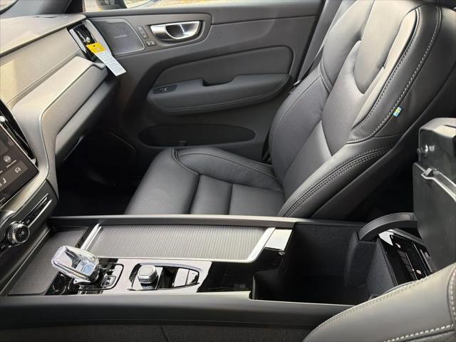2026 Volvo XC60 B5 Ultra Black Edition