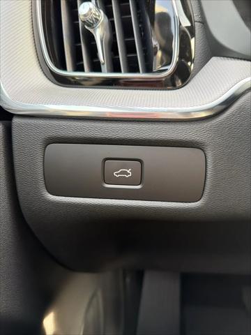 2026 Volvo XC60 B5 Ultra Black Edition
