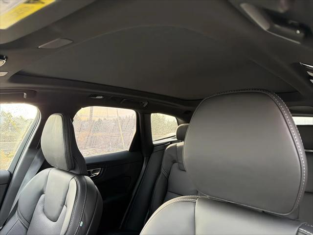 2026 Volvo XC60 B5 Ultra Black Edition