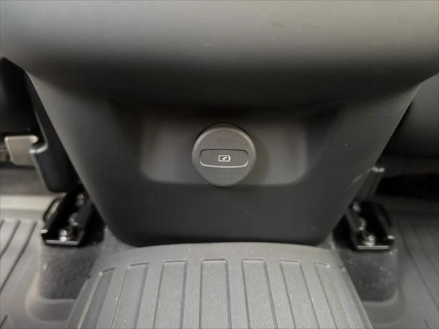 2026 Volvo XC60 B5 Ultra Black Edition