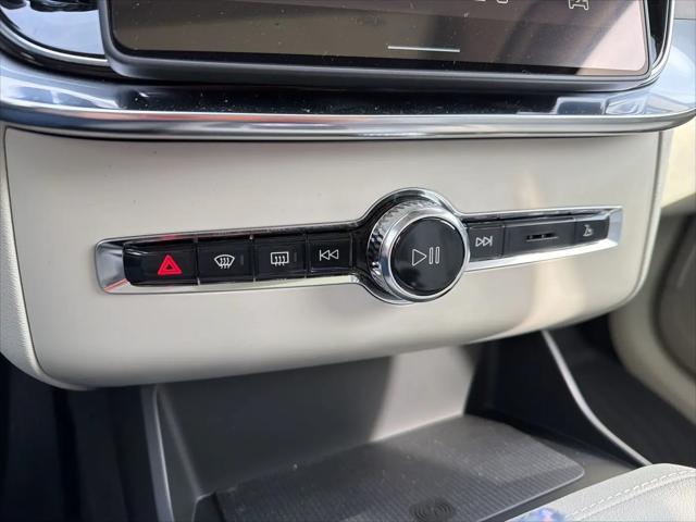 2026 Volvo XC90 Ultra, B6 AWD Gas (mild hybrid), Gasoline, Bright, 7 Seats