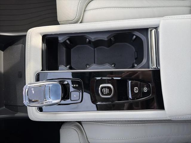 2026 Volvo XC90 Ultra, B6 AWD Gas (mild hybrid), Gasoline, Bright, 7 Seats