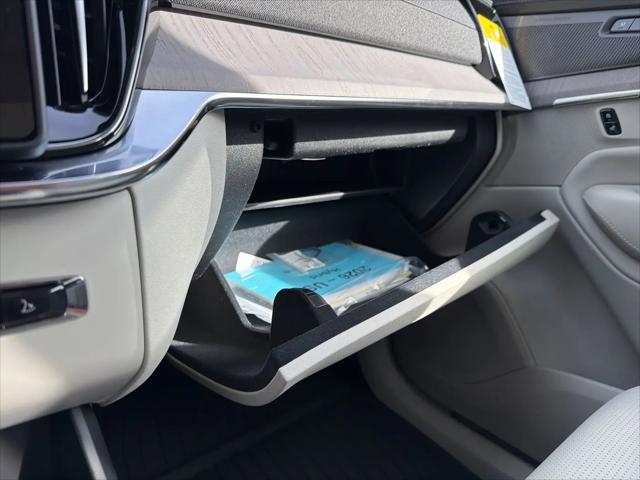 2026 Volvo XC90 Ultra, B6 AWD Gas (mild hybrid), Gasoline, Bright, 7 Seats