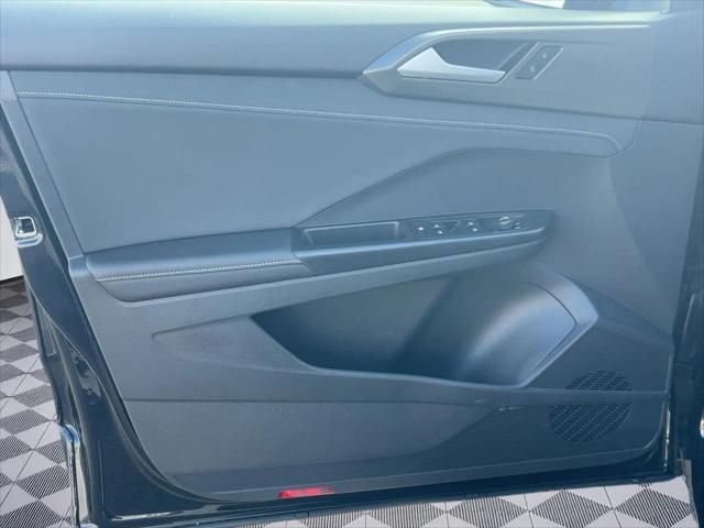 2025 Volkswagen Taos 1.5T SE Black