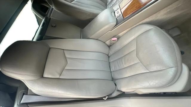 2005 Cadillac XLR Standard