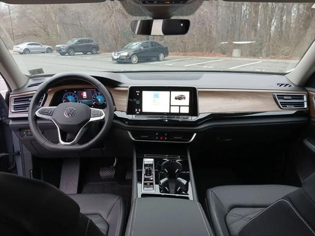 2026 Volkswagen Atlas SE with Technology