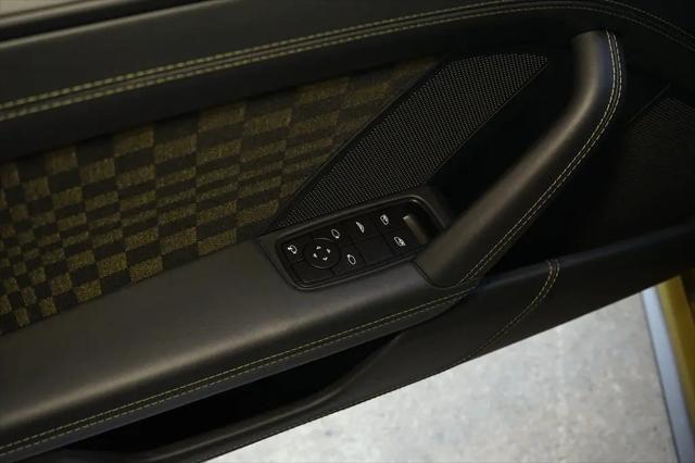 2026 Porsche 911 Carrera 4 GTS Cabriolet