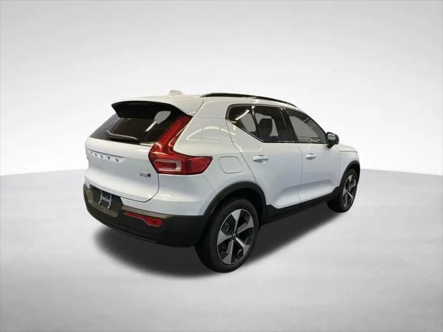 2026 Volvo XC40 Plus, B5 AWD Gas (mild hybrid), Dark