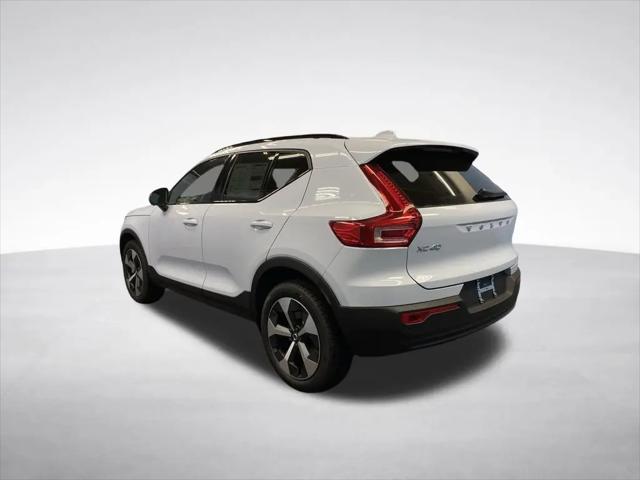 2026 Volvo XC40 Plus, B5 AWD Gas (mild hybrid), Dark
