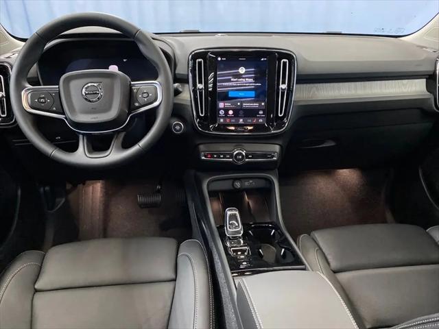 2026 Volvo XC40 Plus, B5 AWD Gas (mild hybrid), Dark