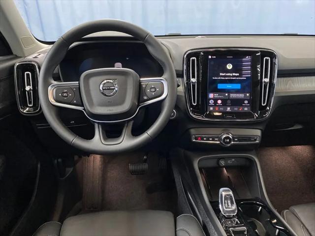 2026 Volvo XC40 Plus, B5 AWD Gas (mild hybrid), Dark