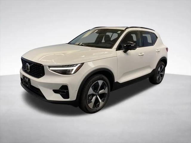 2026 Volvo XC40 Plus, B5 AWD Gas (mild hybrid), Dark