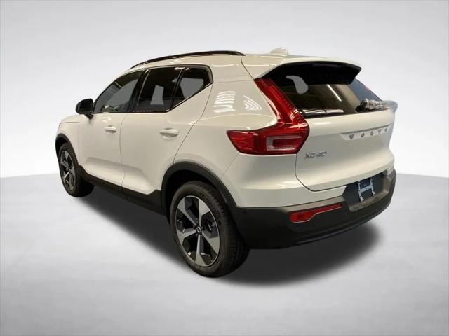 2026 Volvo XC40 Plus, B5 AWD Gas (mild hybrid), Dark