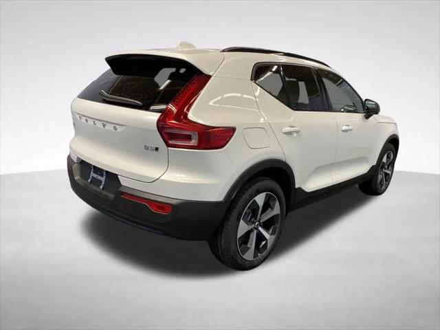 2026 Volvo XC40 Plus, B5 AWD Gas (mild hybrid), Dark