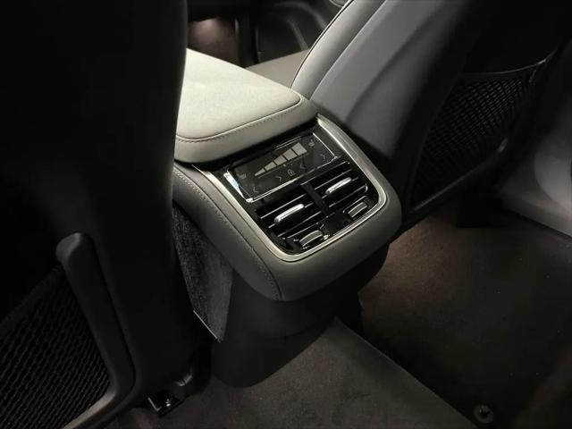 2026 Volvo XC90 Plus, B6 AWD Gas (mild hybrid), Gasoline, Bright, 7 Seats