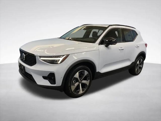 2026 Volvo XC40 Plus, B5 AWD Gas (mild hybrid), Dark