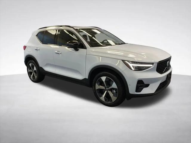 2026 Volvo XC40 Plus, B5 AWD Gas (mild hybrid), Dark