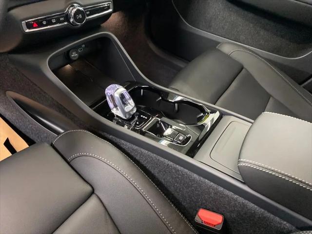 2026 Volvo XC40 Plus, B5 AWD Gas (mild hybrid), Dark
