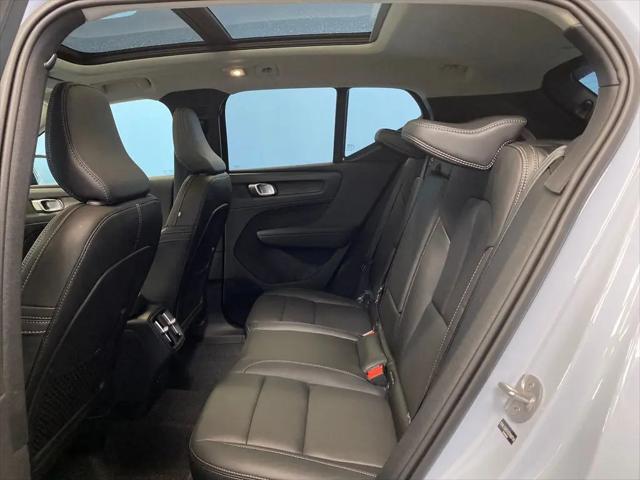 2026 Volvo XC40 Plus, B5 AWD Gas (mild hybrid), Dark
