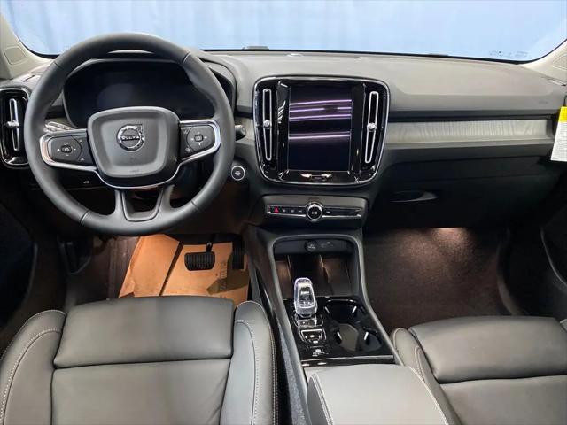 2026 Volvo XC40 Plus, B5 AWD Gas (mild hybrid), Dark