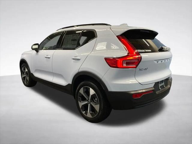 2026 Volvo XC40 Plus, B5 AWD Gas (mild hybrid), Dark