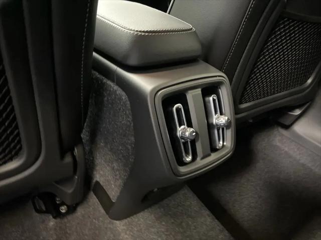 2026 Volvo XC40 Core, B5 AWD Gas (mild hybrid), Dark