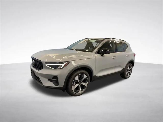2026 Volvo XC40 Core, B5 AWD Gas (mild hybrid), Dark