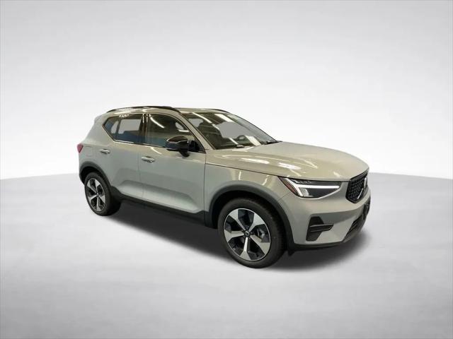 2026 Volvo XC40 Core, B5 AWD Gas (mild hybrid), Dark