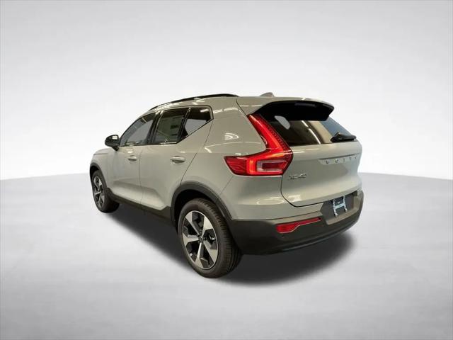 2026 Volvo XC40 Core, B5 AWD Gas (mild hybrid), Dark