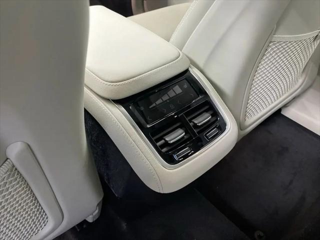 2026 Volvo XC90 Ultra, B6 AWD Gas (mild hybrid), Gasoline, Bright, 7 Seats