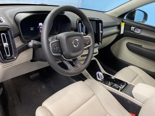 2026 Volvo XC40 Plus, B5 AWD Gas (mild hybrid), Dark