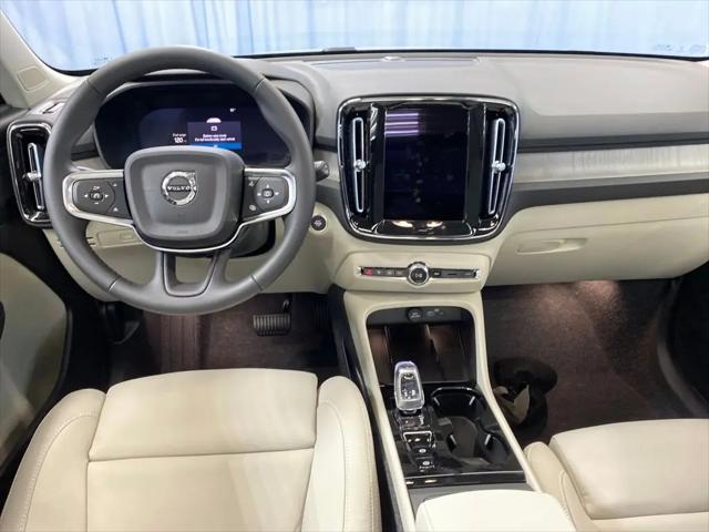 2026 Volvo XC40 Plus, B5 AWD Gas (mild hybrid), Dark