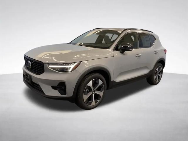 2026 Volvo XC40 Plus, B5 AWD Gas (mild hybrid), Dark