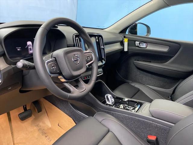 2026 Volvo XC40 Plus, B5 AWD Gas (mild hybrid), Dark