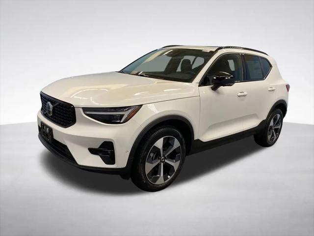 2026 Volvo XC40 Plus, B5 AWD Gas (mild hybrid), Dark