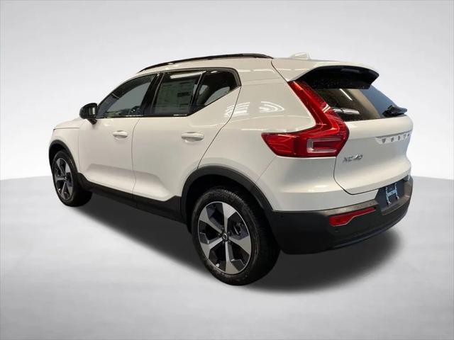 2026 Volvo XC40 Plus, B5 AWD Gas (mild hybrid), Dark