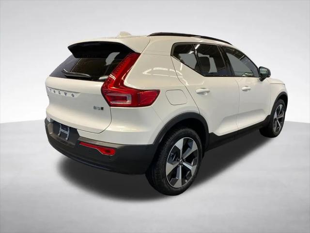 2026 Volvo XC40 Plus, B5 AWD Gas (mild hybrid), Dark