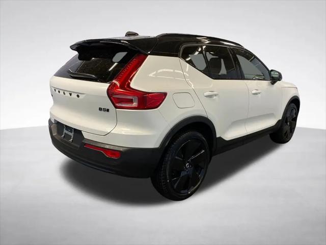 2026 Volvo XC40 Black Edition Ultra, B5 AWD Gas (mild hybrid)