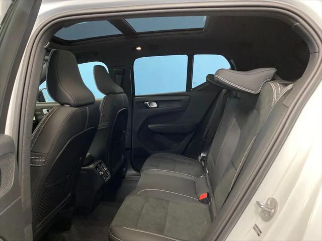 2026 Volvo XC40 Black Edition Ultra, B5 AWD Gas (mild hybrid)