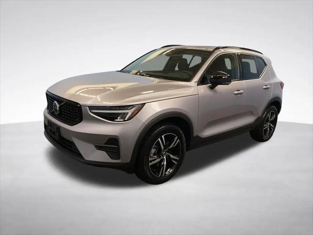 2026 Volvo XC40 Core, B5 AWD Gas (mild hybrid), Dark