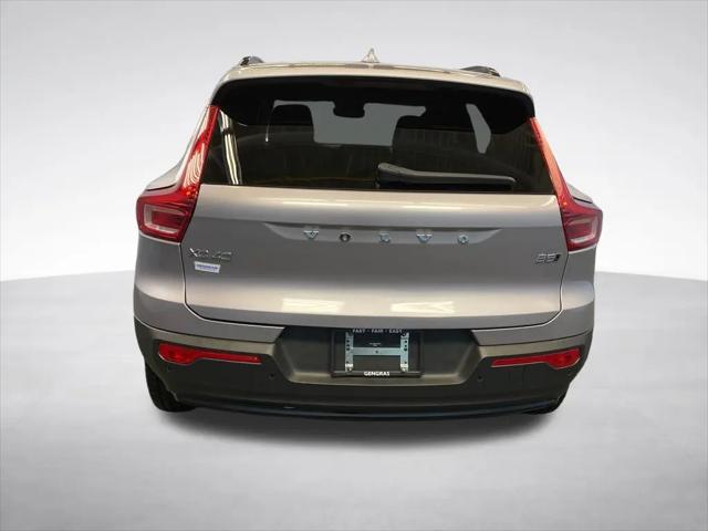 2026 Volvo XC40 Core, B5 AWD Gas (mild hybrid), Dark